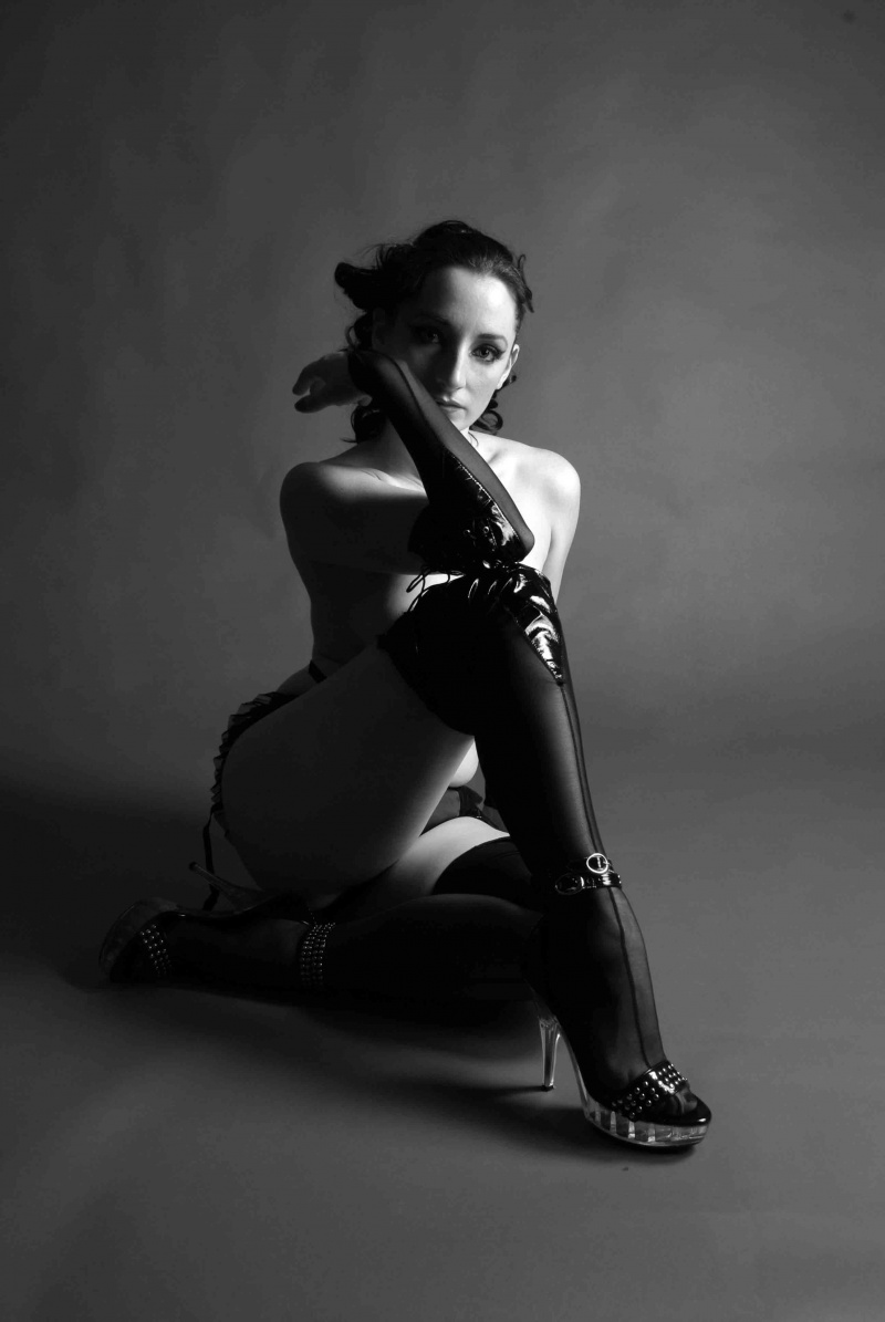 Female model photo shoot of Susannah-