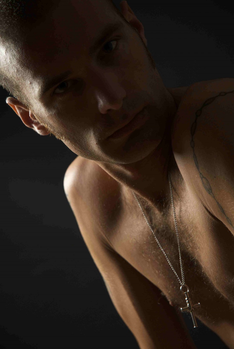 Male model photo shoot of Simon Thompson 007