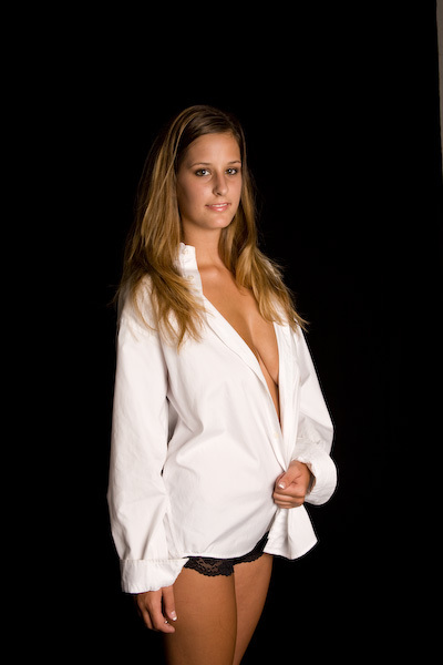 Female model photo shoot of Nicole Mariee