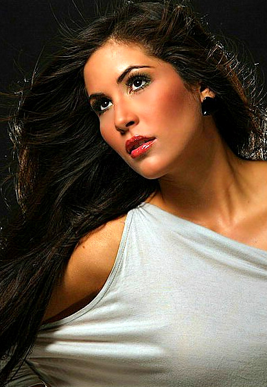 Female model photo shoot of Xiomara B