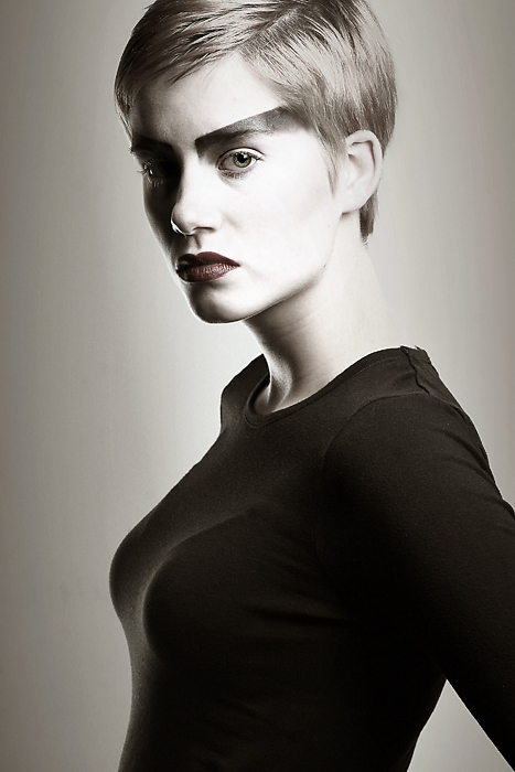 Female model photo shoot of Dagmar N by Mindflowers in Eindhoven, makeup by Masuku