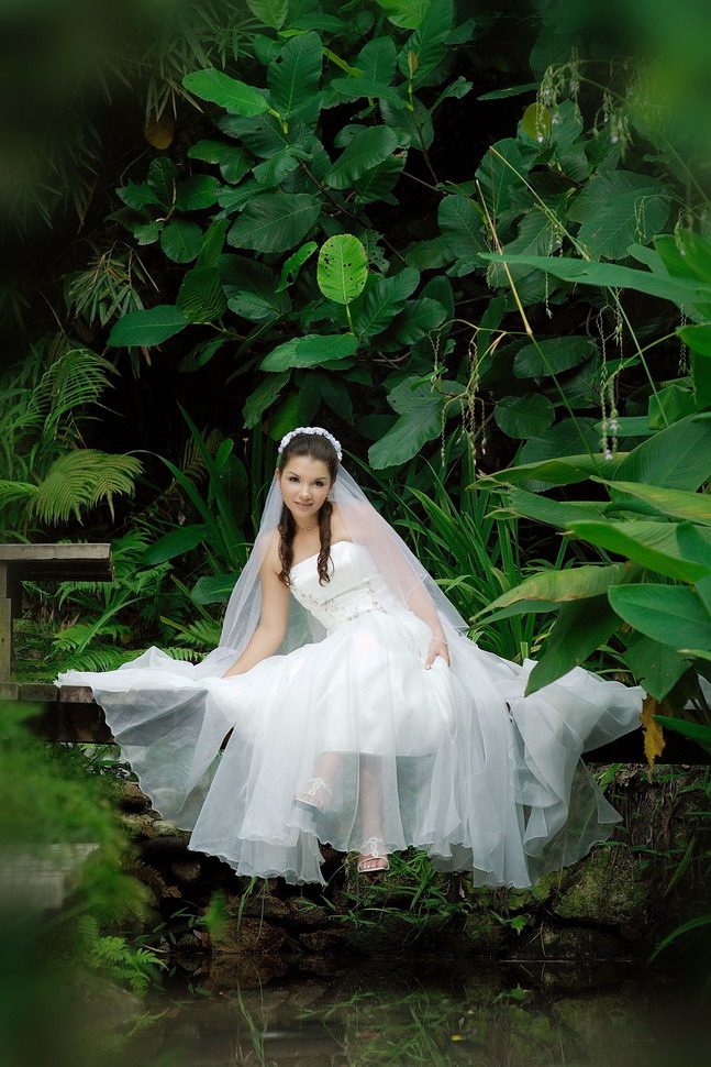 Female model photo shoot of Yu Li in Spice Garden
