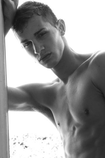 Male model photo shoot of Derrick Gardner