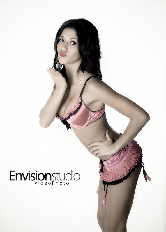 Female model photo shoot of Kelelah L by envisionBen
