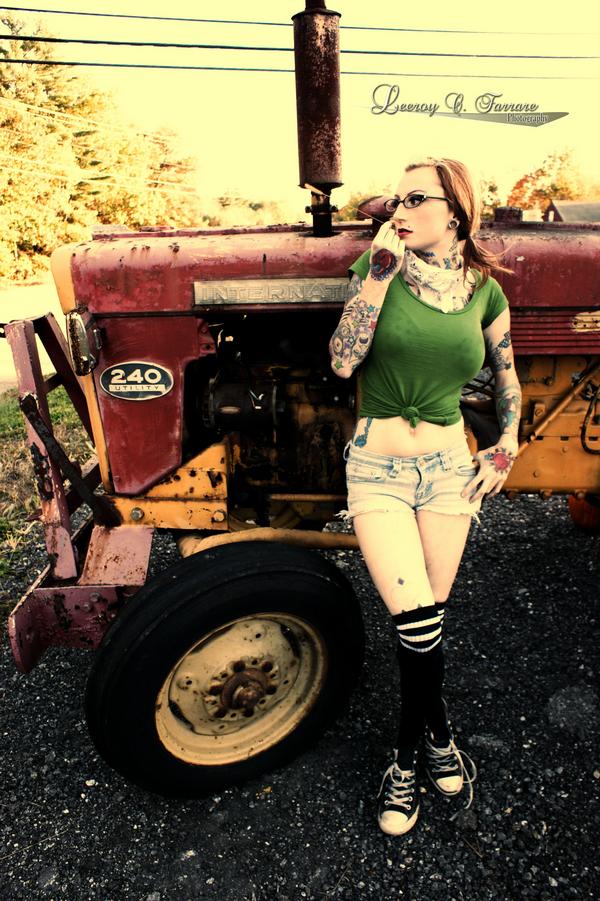 Female model photo shoot of Jyll Von Zombie