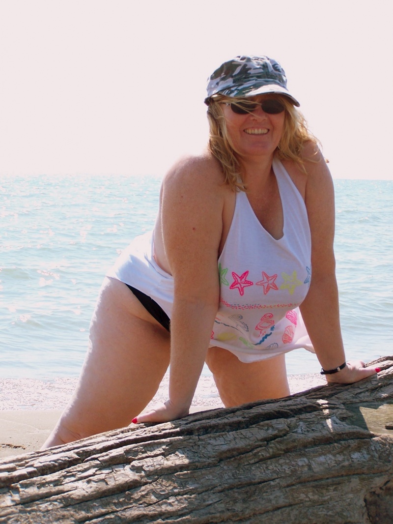 Female model photo shoot of Lindy Lust in Lake Erie beach