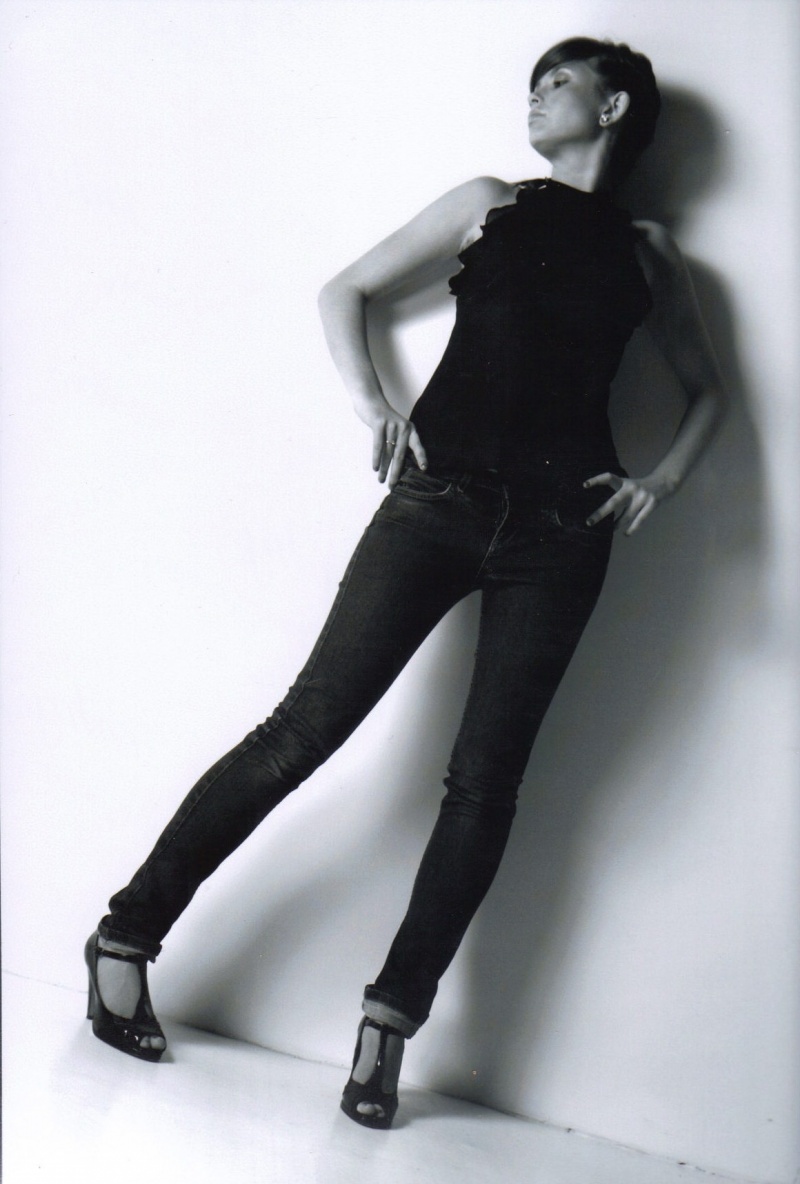 Female model photo shoot of Nicole Louise Foyle