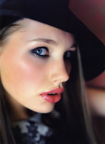 Female model photo shoot of Anna Kras