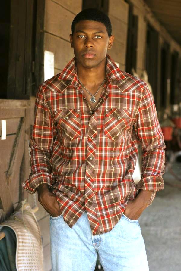 Male model photo shoot of Donnell Goss