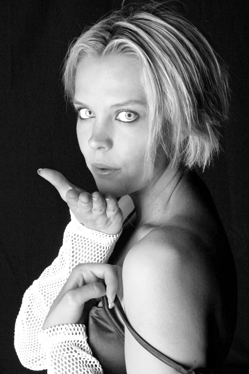 Female model photo shoot of Martunia by Rick Rmuze