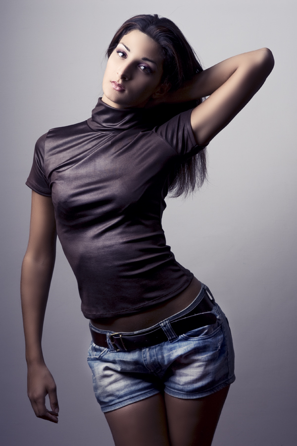 Female model photo shoot of Daniela Zanirato