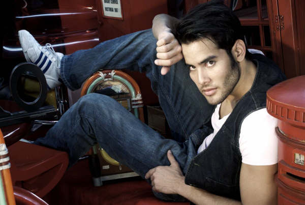Male model photo shoot of Adrian Veracierta