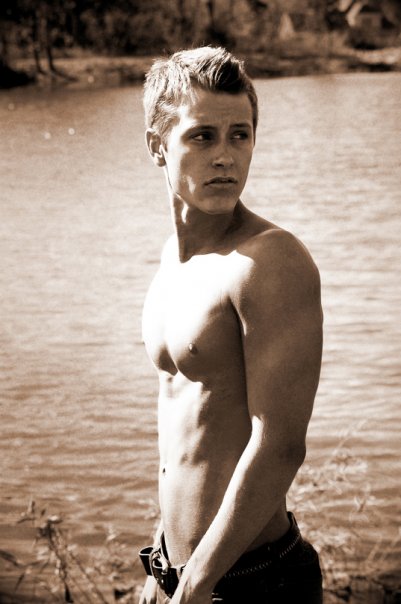 Male model photo shoot of Davis Albershardt by Blake Cyrier
