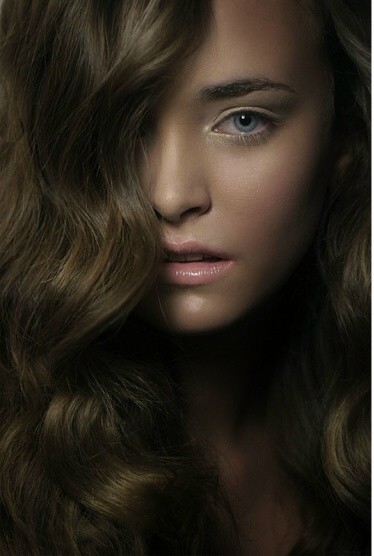 Female model photo shoot of Alex McNeil
