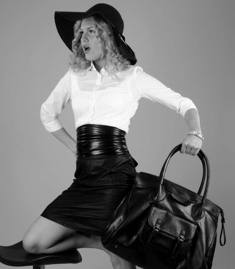 Female model photo shoot of Julie Ea