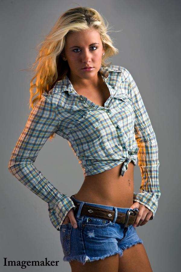 Female model photo shoot of Liz Robbins