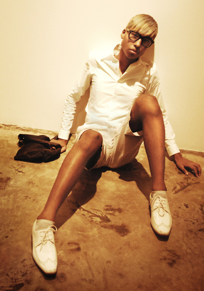 Male model photo shoot of Eli Mateen in Art Gallery