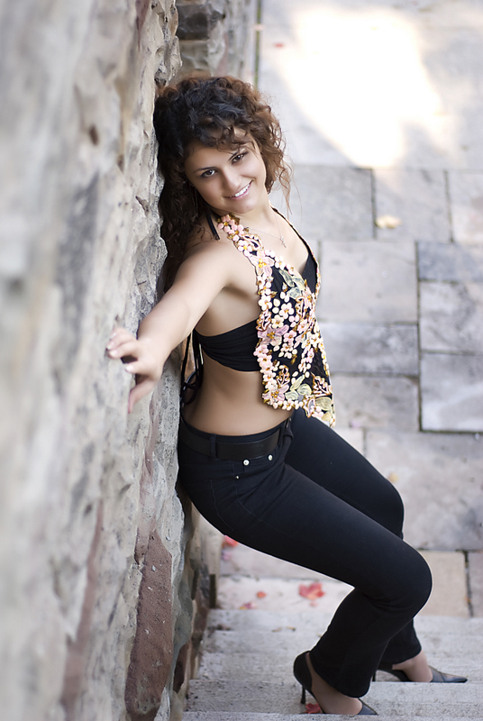 Female model photo shoot of Daliana Fruitana 