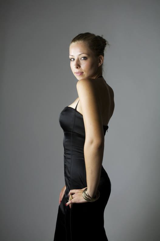 Female model photo shoot of Nina Binder