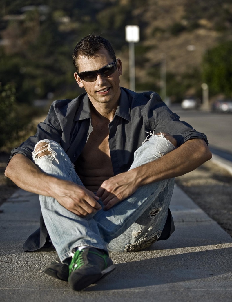 Male model photo shoot of savux by Tomas Skaringa in Hollywood Hills