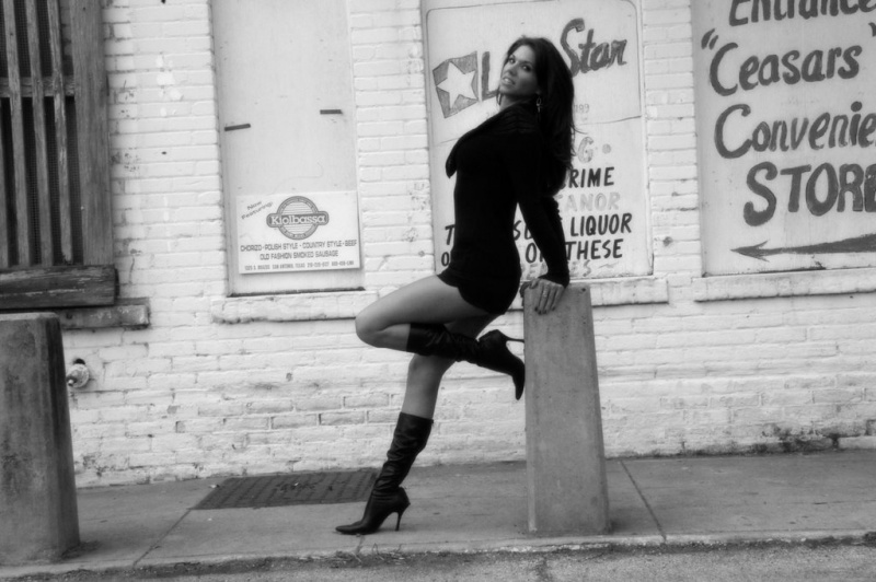 Female model photo shoot of Erin Mackenzie in Downtown San Antonio