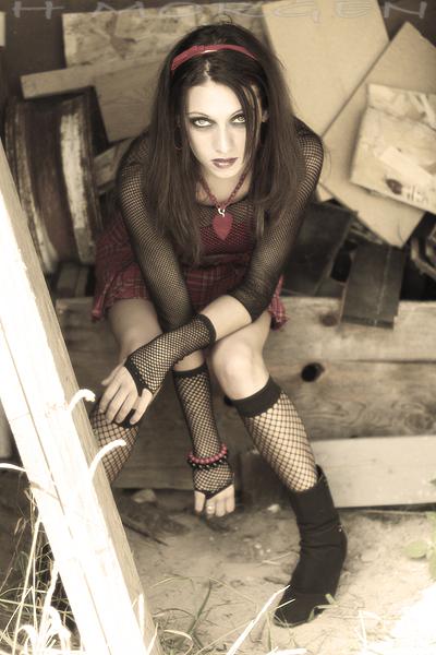 Female model photo shoot of LauraLB by Anastasia BeverHousen