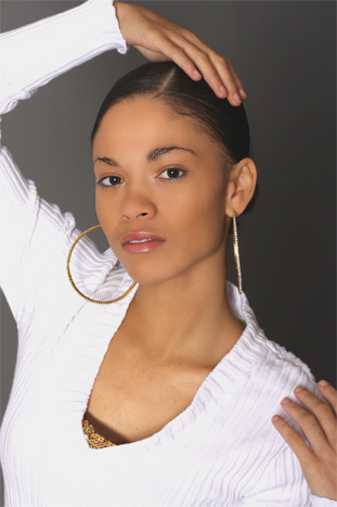 Female model photo shoot of Oshnah Nyree Harris by MikeW in Hammond, IN