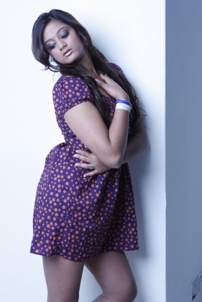 Female model photo shoot of Candice Dias