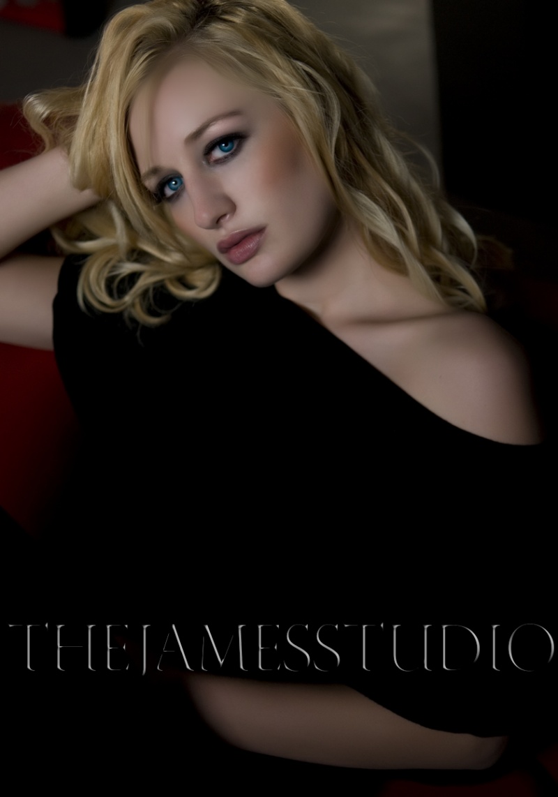Female model photo shoot of Miss Amberleigh