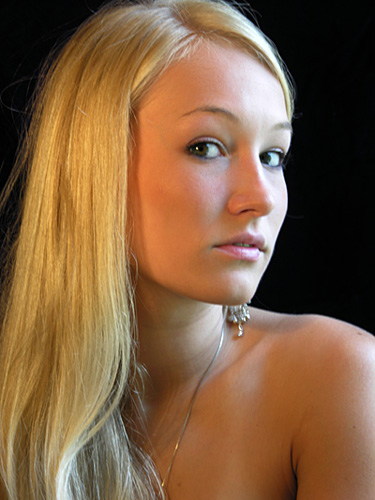 Female model photo shoot of Nicole Thomas