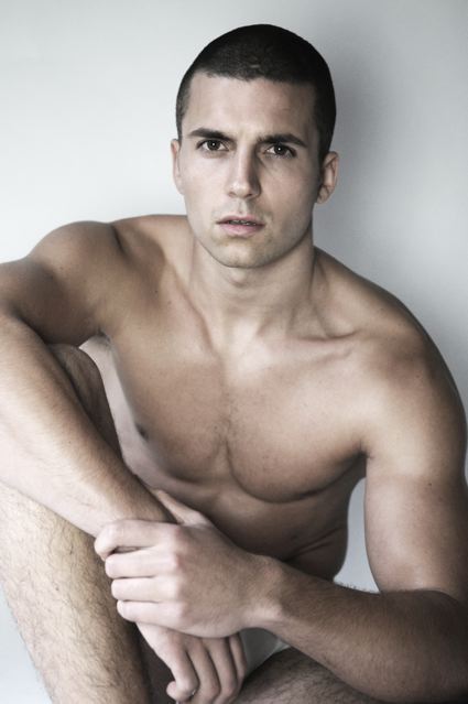 Male model photo shoot of Sidney Vieljans