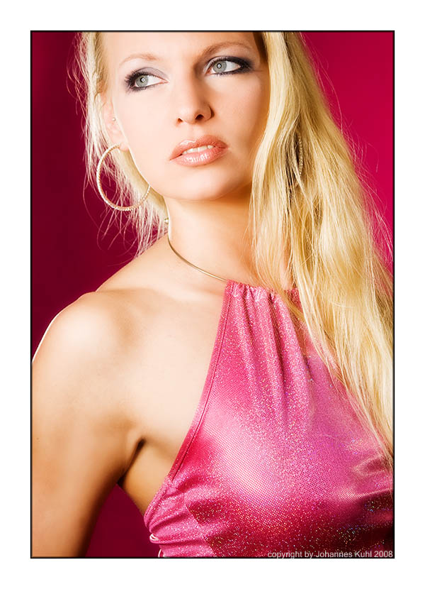 Female model photo shoot of Sandy Seidel
