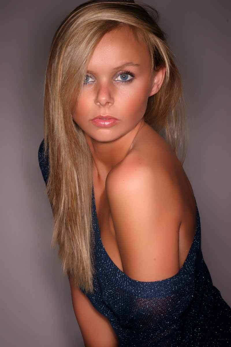 Female model photo shoot of Lisa Dawn Wesley by robert christopher