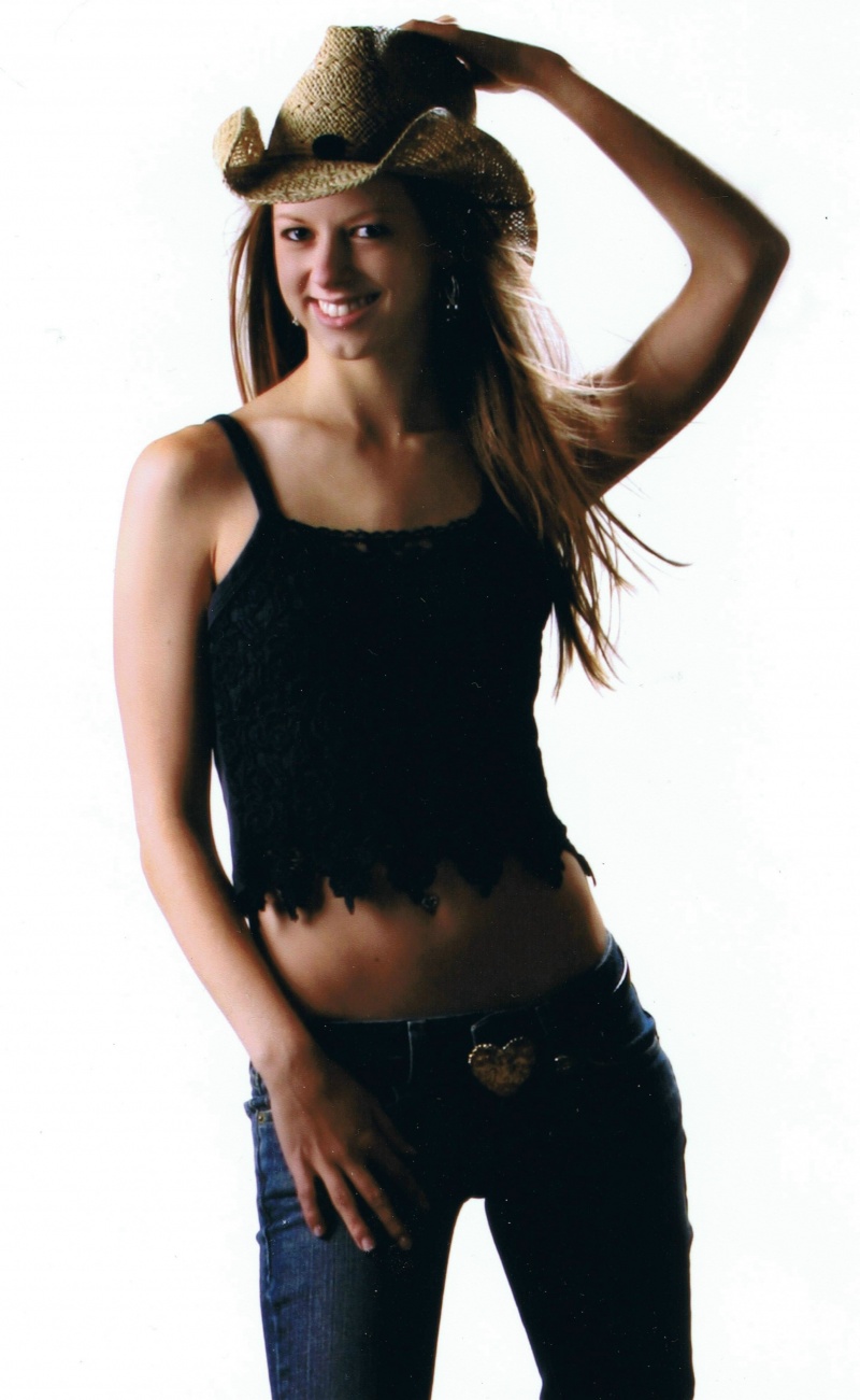 Female model photo shoot of Alicia Stavely