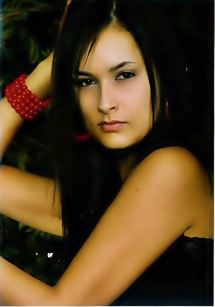 Female model photo shoot of amandarondeau