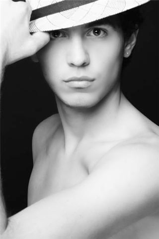 Male model photo shoot of Eduardo Carcur