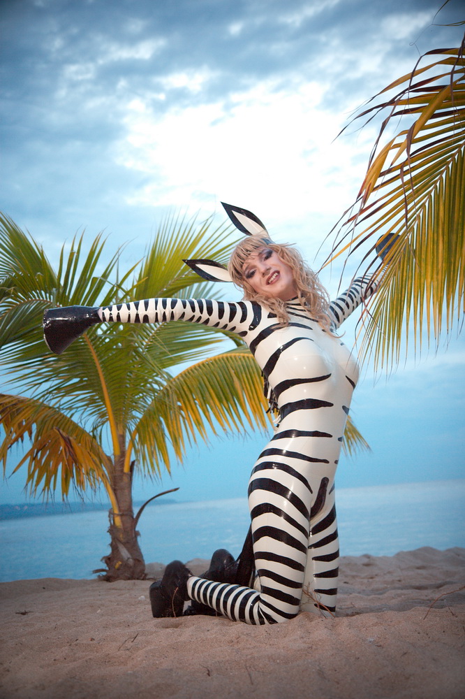 Female model photo shoot of Katja Lynx in Jamaica