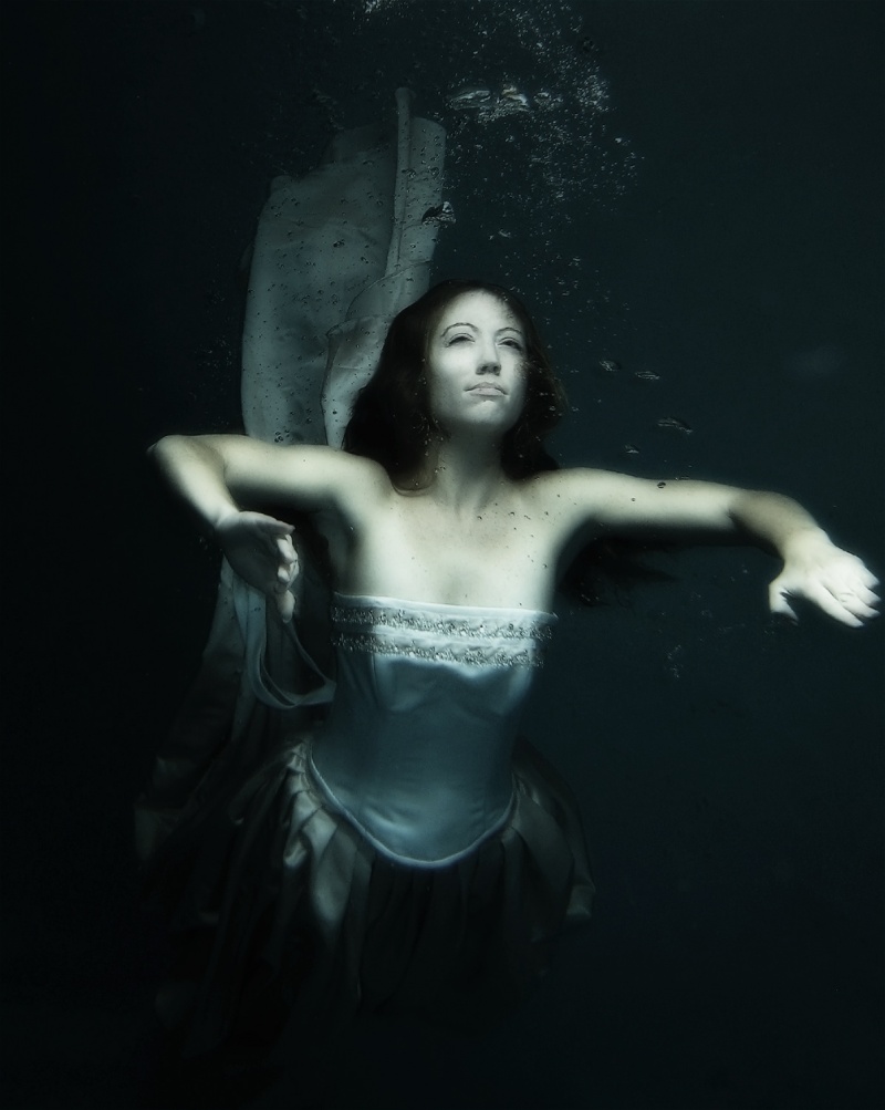 Male and Female model photo shoot of vinivicipicti and Rebecca Hesch in -10 feet below sea level
