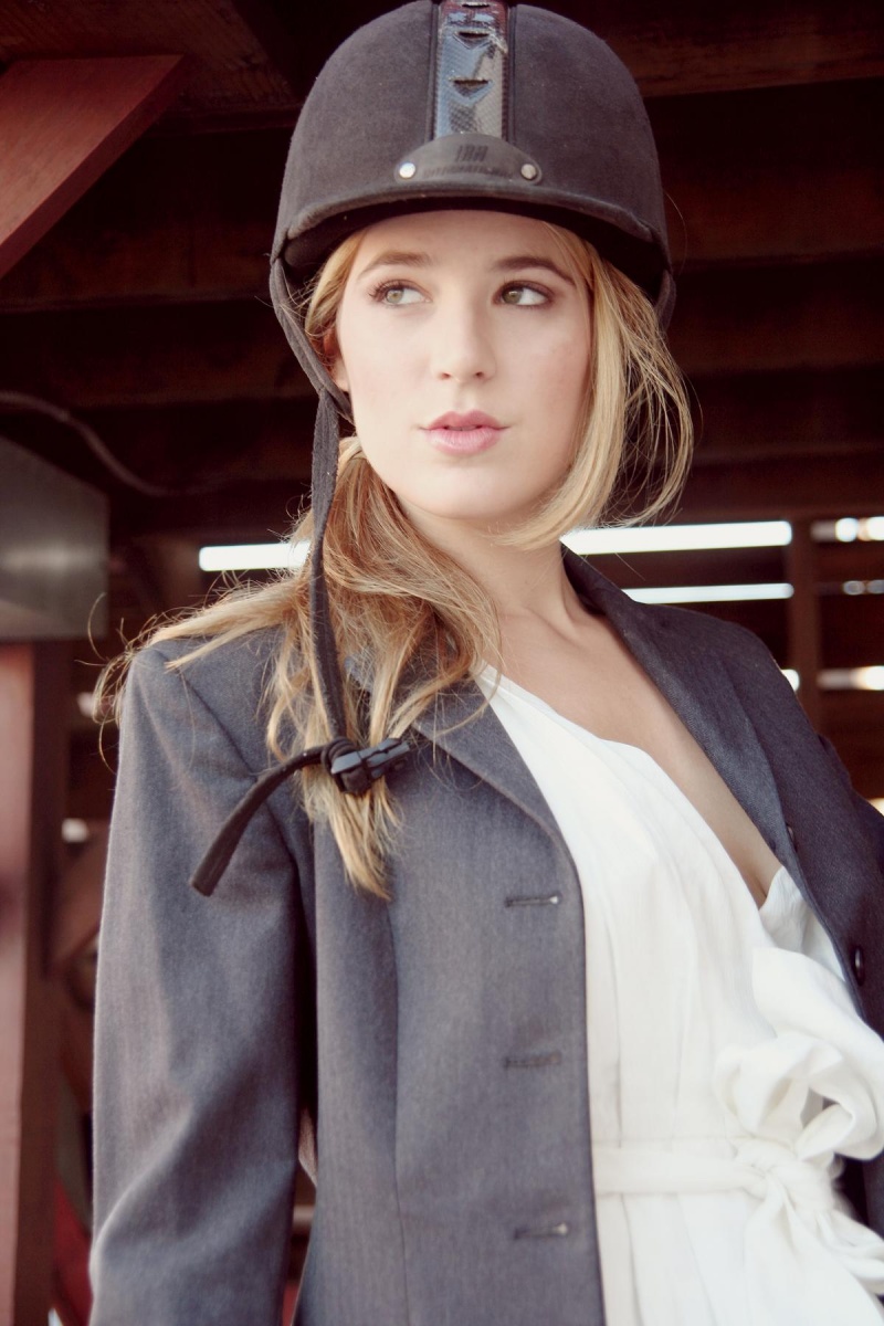 Female model photo shoot of Lauren  B Blake