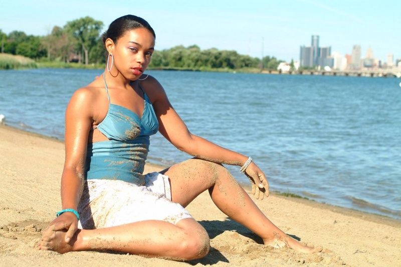 Female model photo shoot of Je Detroit by ApexVisions
