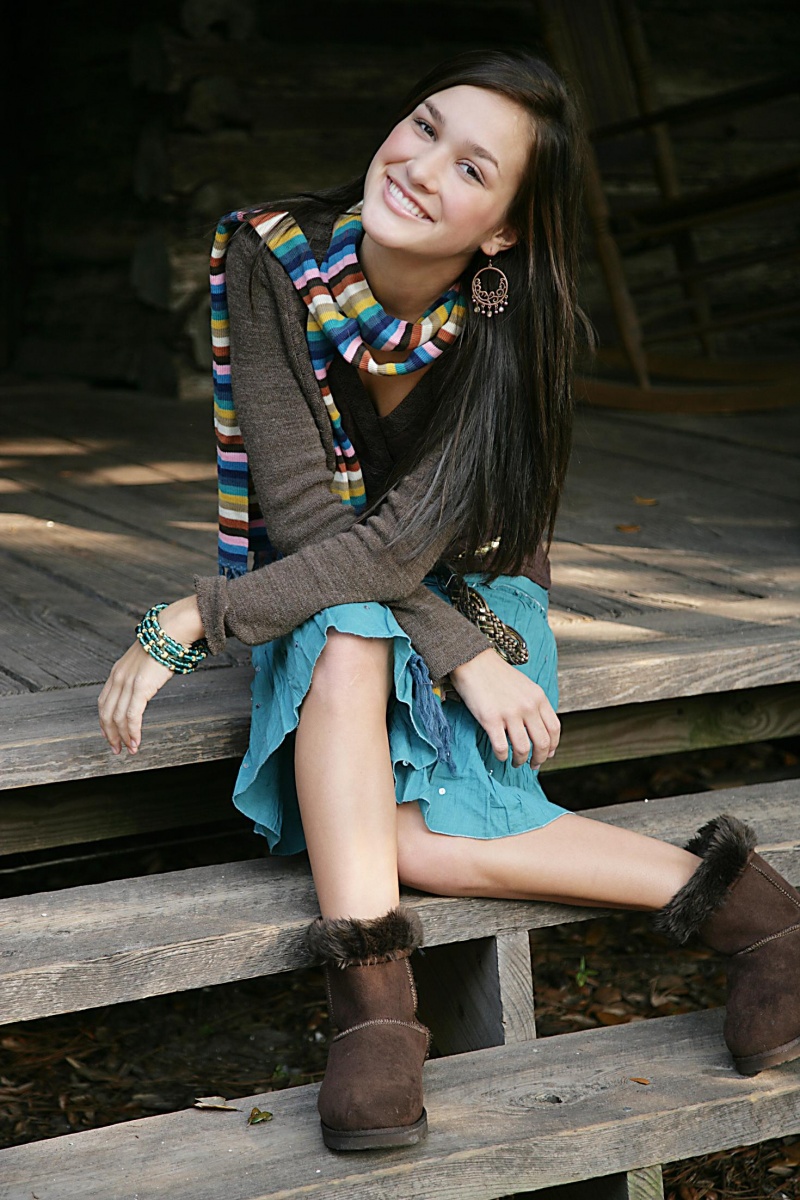 Female model photo shoot of Lauren Alexis M by susan jeffers