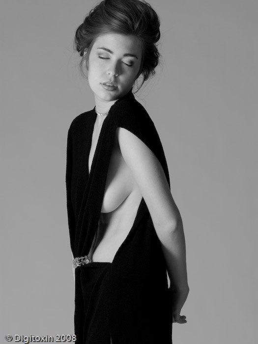 Female model photo shoot of Jess Robinson by Digitoxin
