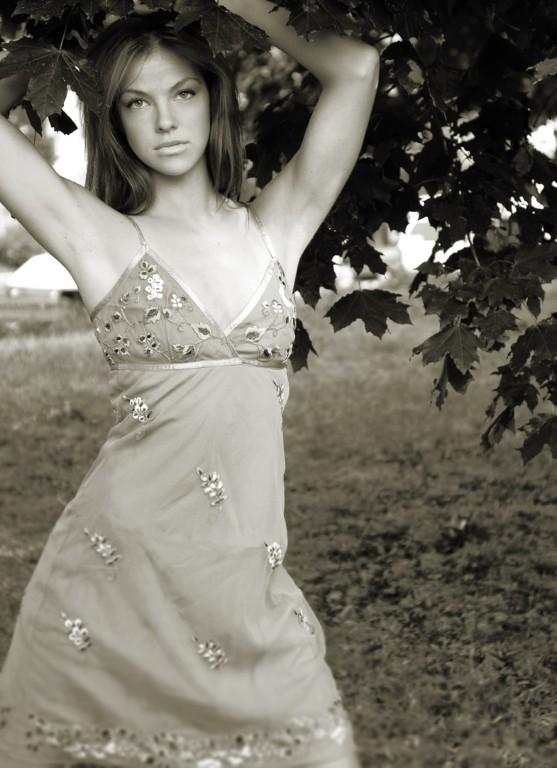 Female model photo shoot of Robin Lacasse