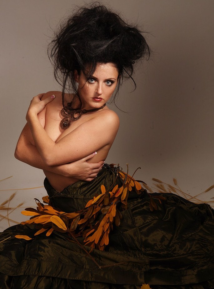 Female model photo shoot of sophie dee by Elia monvel