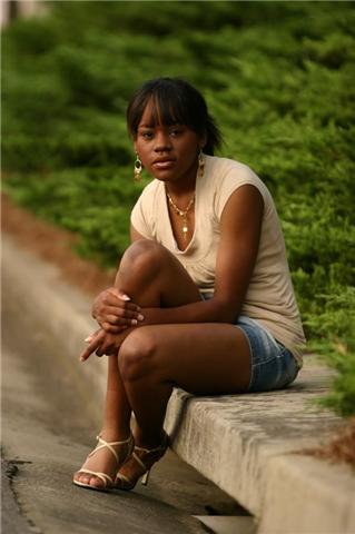 Female model photo shoot of Shonda Savage