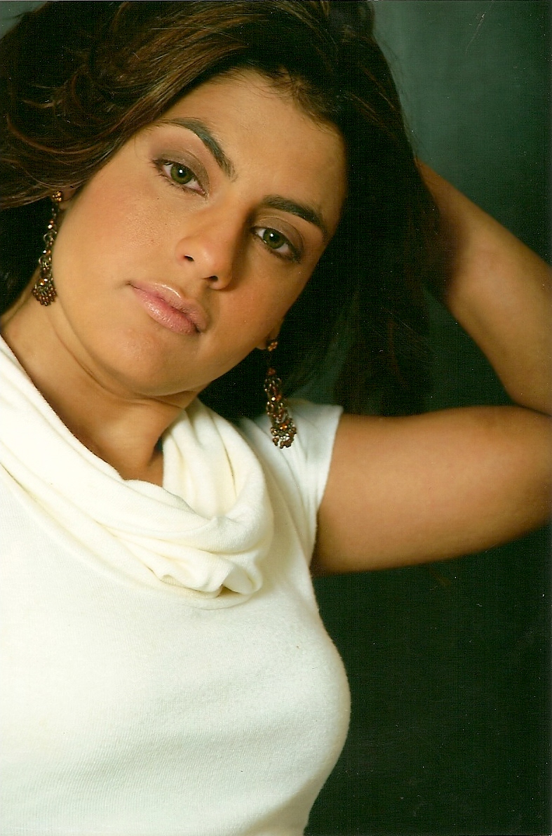 Female model photo shoot of Noelia A