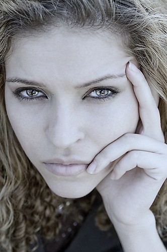 Female model photo shoot of Diana Jennine