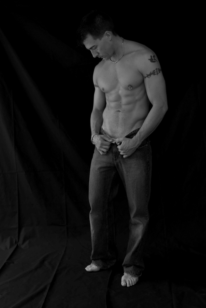Male model photo shoot of Erik Boor