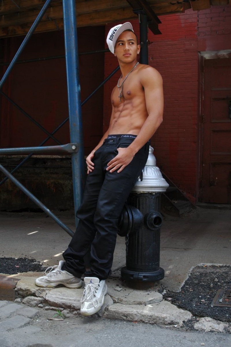 Male model photo shoot of Emiliano T