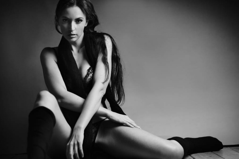 Female model photo shoot of Jessvc